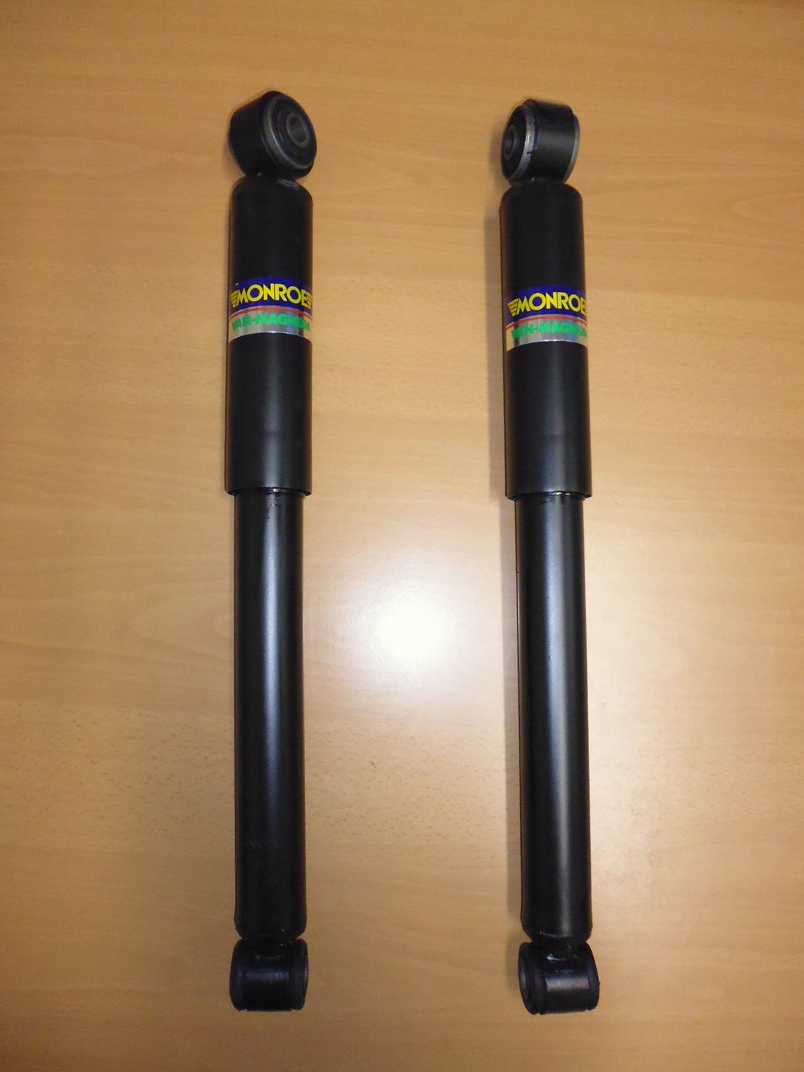 Ammortizzatori posteriori Monroe Van-Magnum V1501 per Mercedes Vito. Nuovi. Ammortizzatori posteriori Monroe Van-Magnum V1501 per Mercedes Vito. Nuovi.