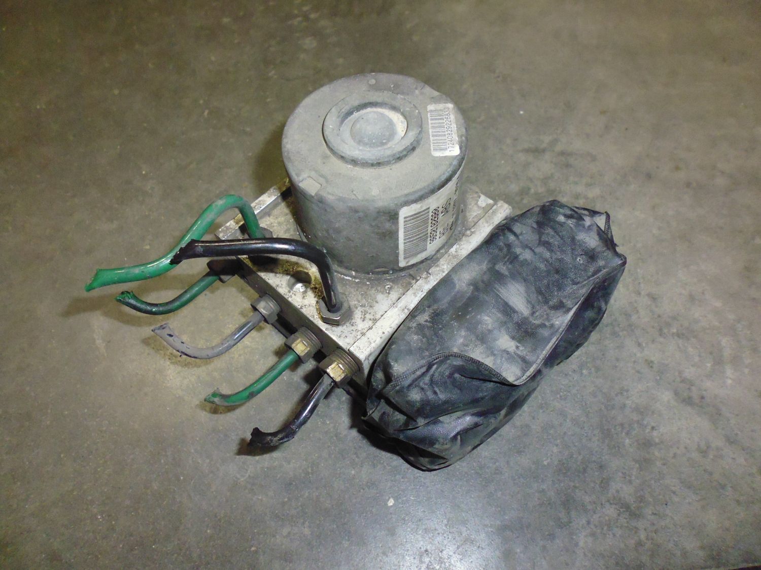 Pompa ABS con centralina per Citroen C2 1.4 HDI del 2004 usata. Pompa ABS con centralina per Citroen C2 1.4 HDI del 2004 usata.