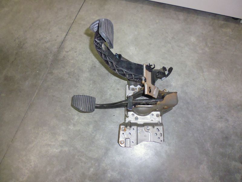 Pedaliera per Citroen C2 1.4 HDI del 2004 usata.