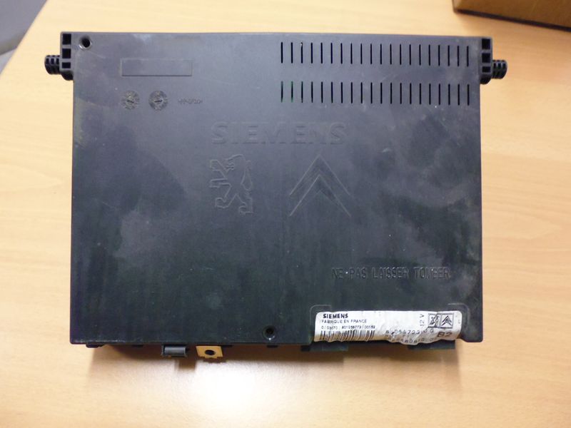 Centralina body computer Siemens S105872300G per Peugeot 206. Usato.