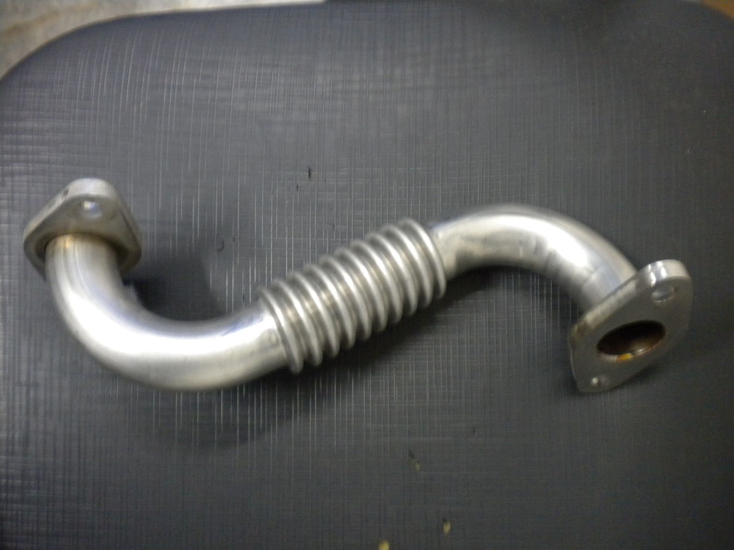 Collettore scarico EGR Mitsubishi MR968041. Nuovo.