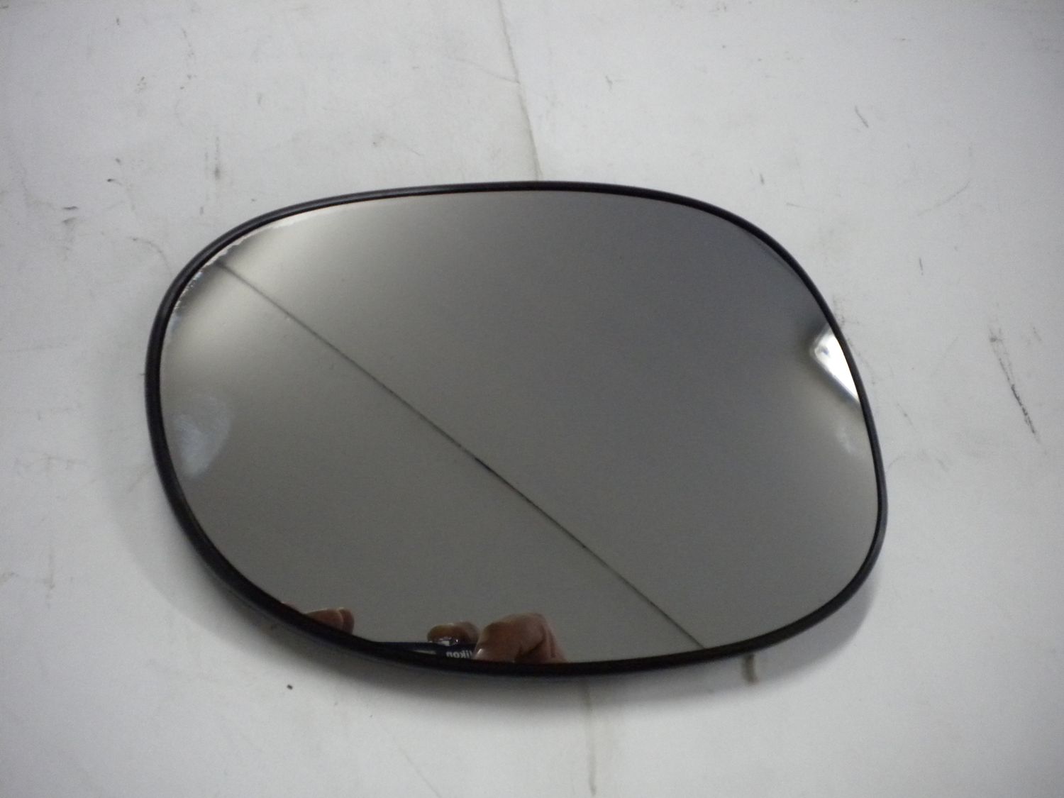 Vetro per specchio retrovisore sinistro (lato guida) Citroen C2. Nuovo. Vetro per specchio retrovisore sinistro (lato guida) Citroen C2. Nuovo.