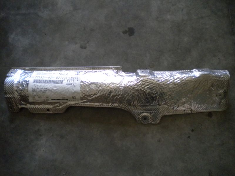 Paracalore trasversale anteriore destra BMW X3 E83 E83N codice 51483419032. Nuovo.