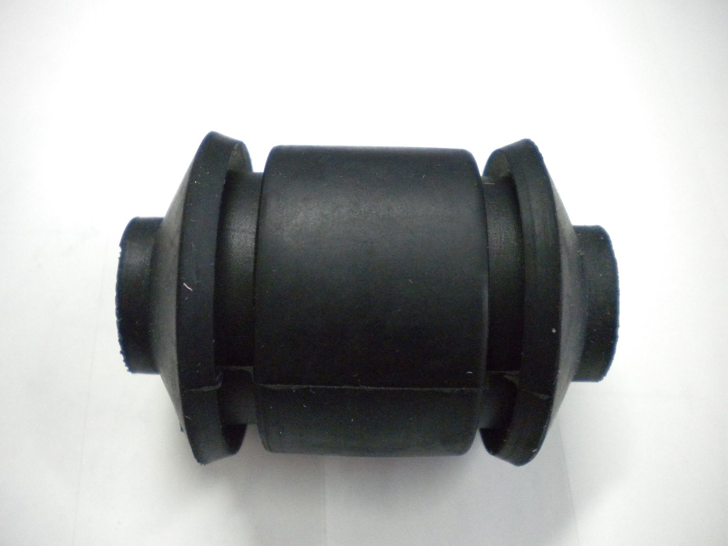 Silent block braccio oscillante posteriore Suzuki Vitara 1.6 codice 0931912045. Nuovo. Silent block braccio oscillante posteriore Suzuki Vitara 1.6 codice 0931912045. Nuovo.
