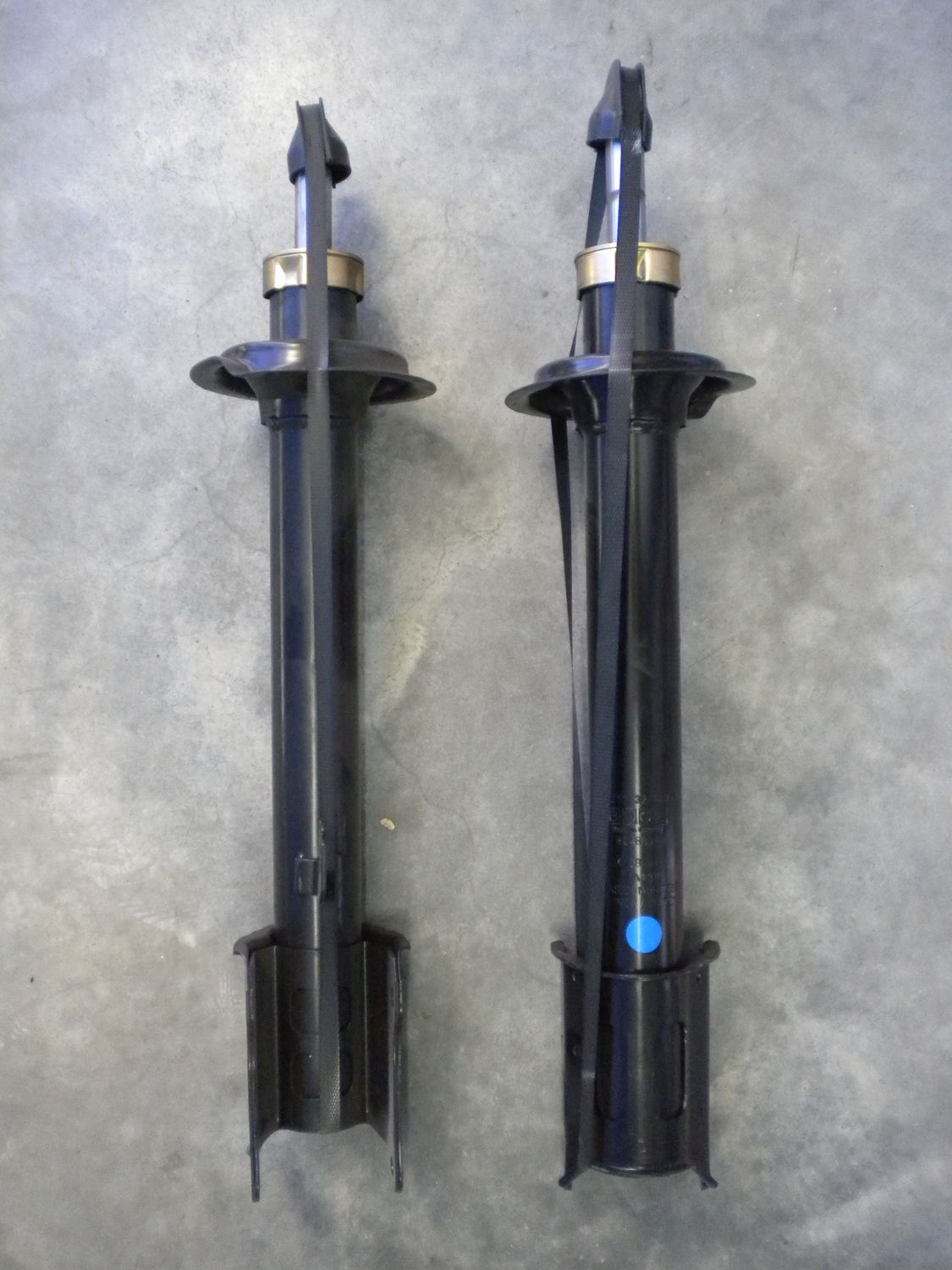 Ammortizzatori posteriori coppia per Fiat Croma, Lancia Thema, Alfa Romeo 164 codice 82488943 marca Boge. Nuovi. Ammortizzatori posteriori coppia per Fiat Croma, Lancia Thema, Alfa Romeo 164 codice 82488943 marca Boge. Nuovi.