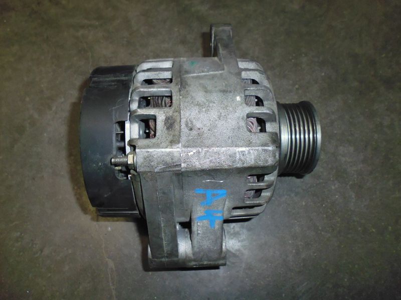 Alternatore per Audi A4 2.0 TDI 16v 140 cv del 2004 usato.