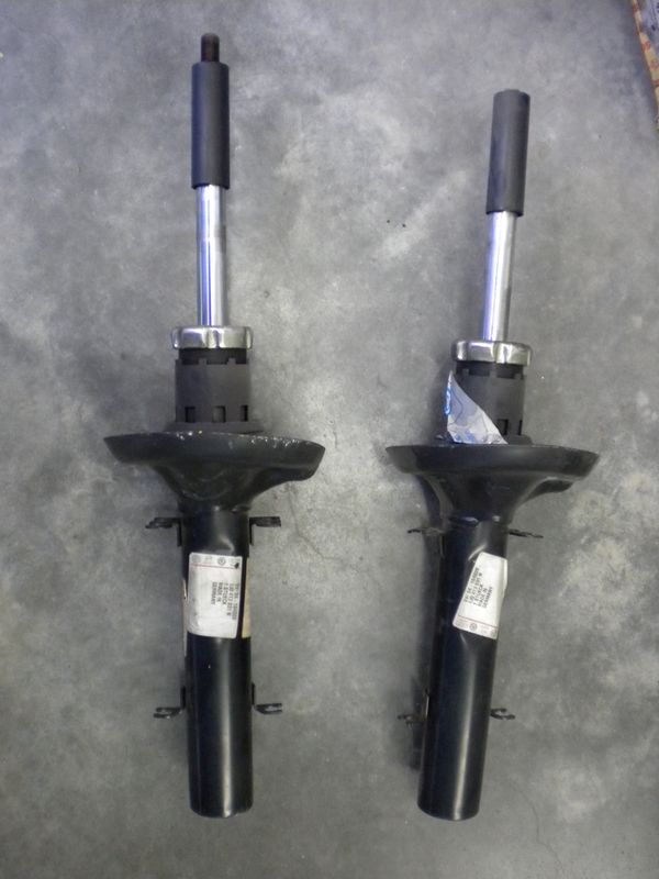 Ammortizzatori anteriori coppia originali per Audi A3 1.6 e VW Golf 4 1.6 codice 1J0413031N. Nuovi.
