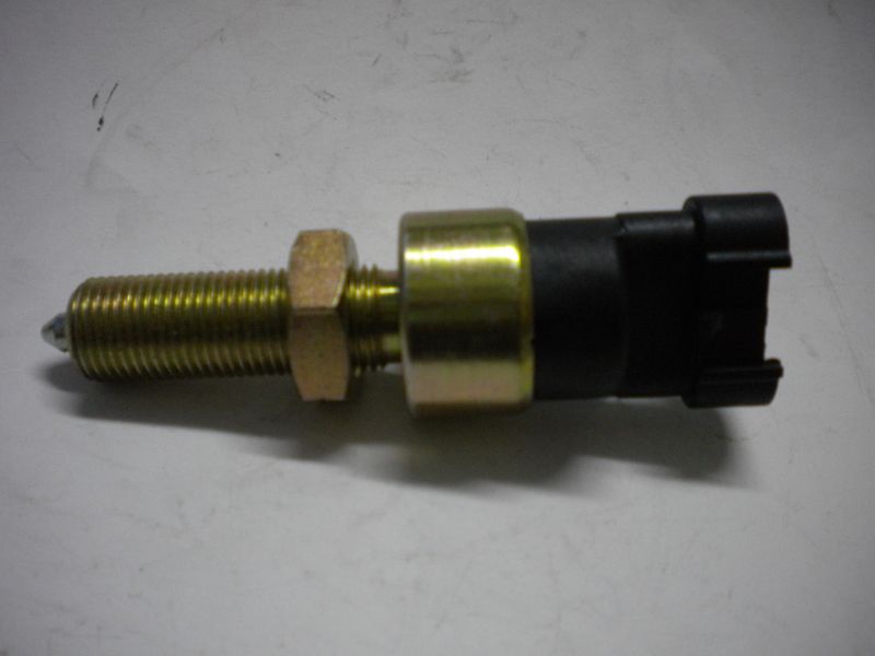 Interruttore luce retromarcia originale Iveco codice 4858072 per Eurocargo. Nuovo.