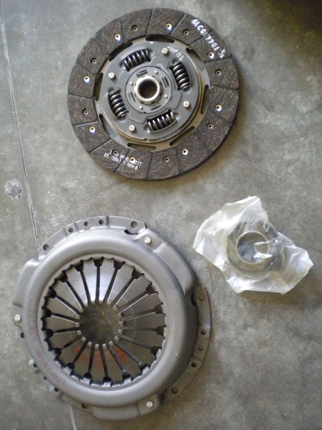 kit frizione AP codice KT6278 completo di disco, spingidisco e cuscinetto per Honda e Land Rover. Nuovo. kit frizione AP codice KT6278 completo di disco, spingidisco e cuscinetto per Honda e Land Rover. Nuovo.