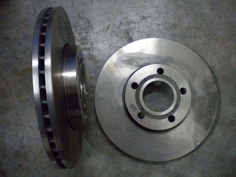 Dischi freno ventilati anteriori Breco BS8294 per Volkswagen Passat dal 1996 al 2000. Nuovi.