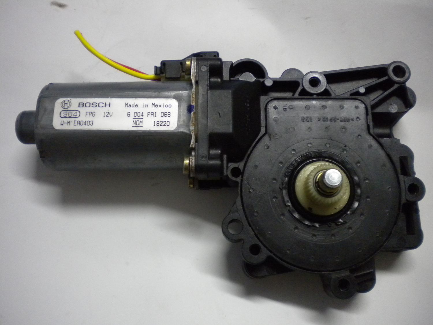 Motorino alzavetro anteriore sinistro Jeep Grand Cherokee Bosch 6004PA1066. Usato. Motorino alzavetro anteriore sinistro Jeep Grand Cherokee Bosch 6004PA1066. Usato.