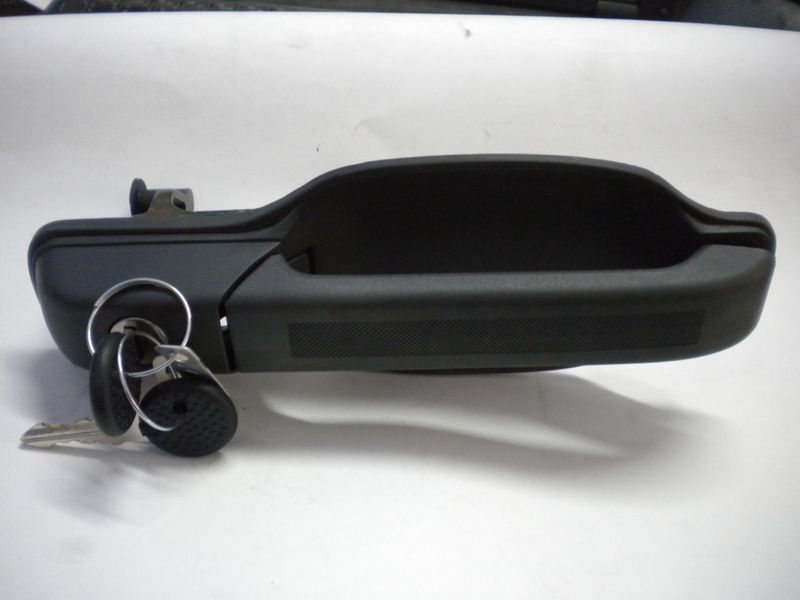 Maniglia con chiave porta destra Iveco Daily 2^ serie dal 1989 al 1999 codice 93936135. Nuova.