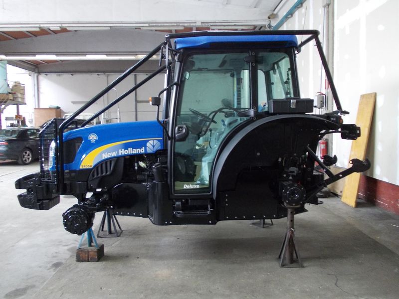 Blindatura uso forestale New Holland T4050.