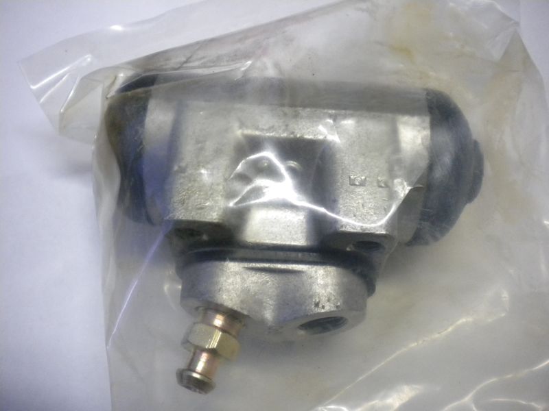 Cilindretto freno Hyundai CS-577 58420-44210 per H100, nuovo.