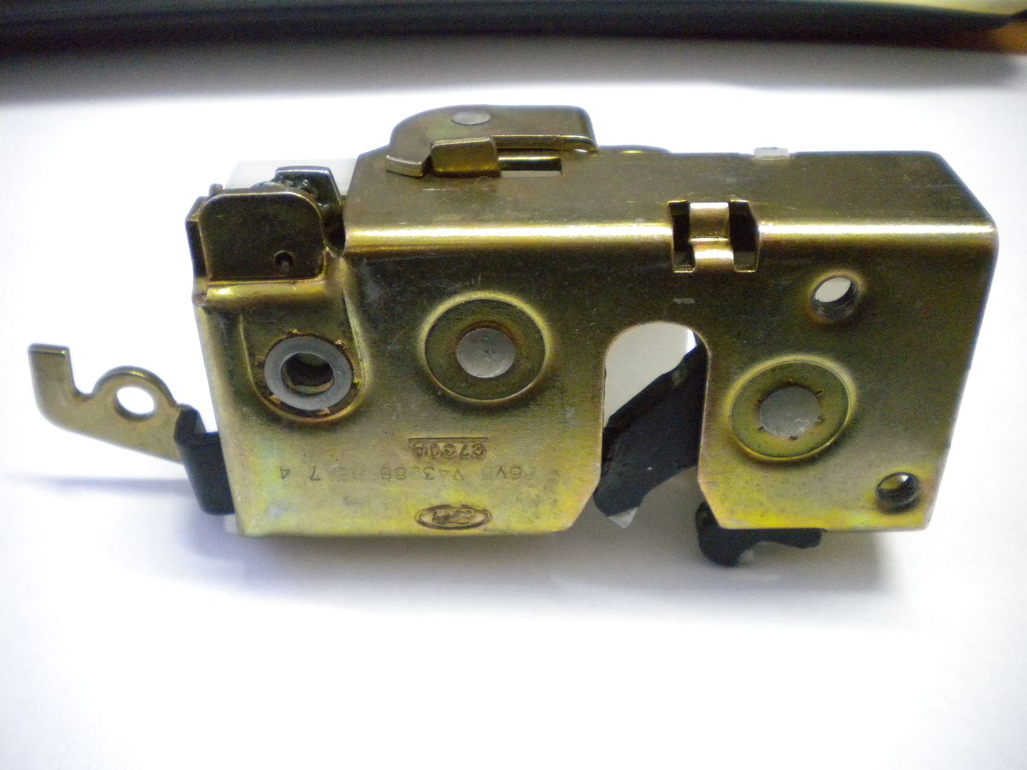 Serratura porta posteriore Ford Trandit dal 1985 al 1991, codice 6933659. Nuova. Serratura porta posteriore Ford Trandit dal 1985 al 1991, codice 6933659. Nuova.