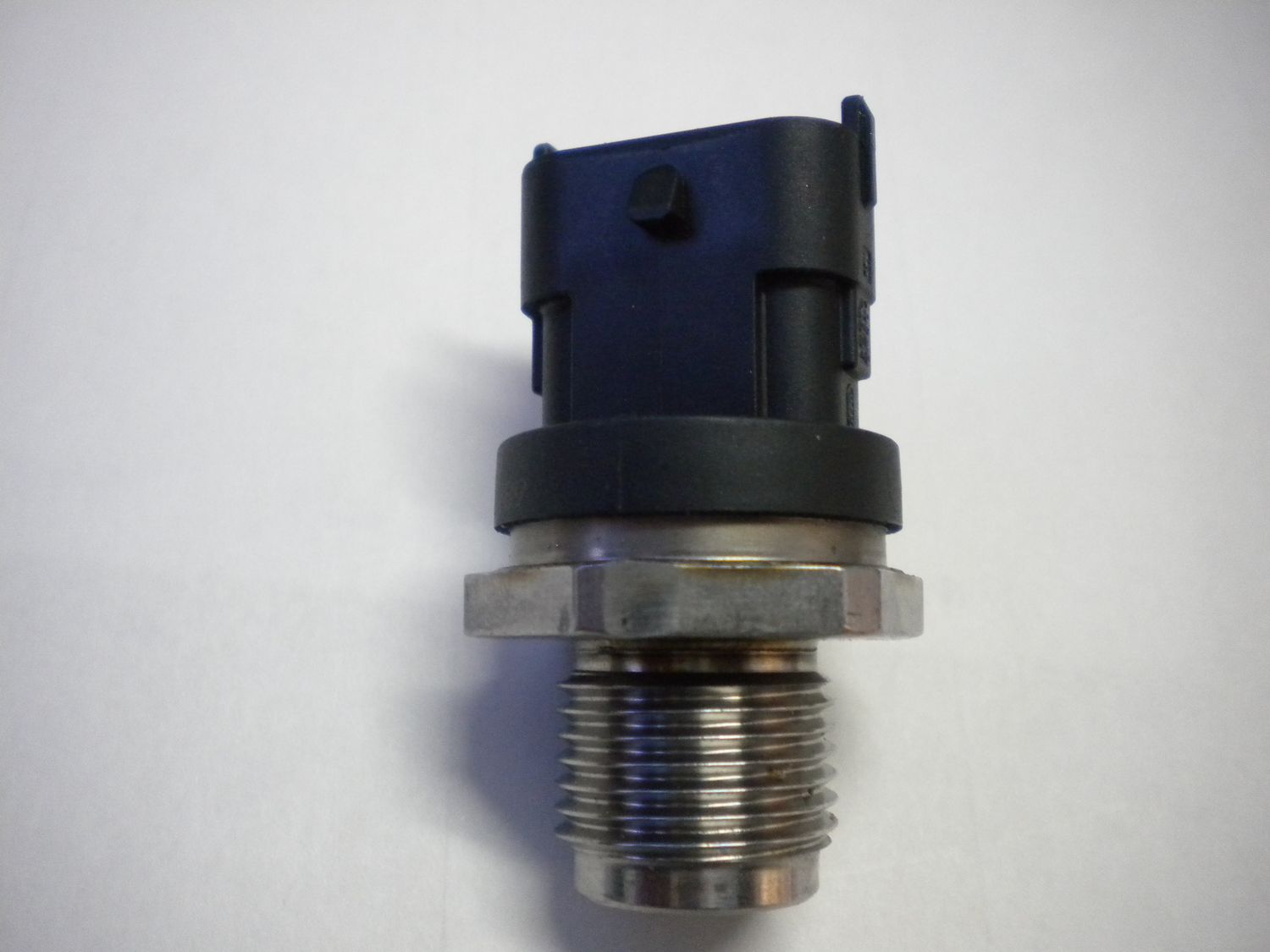 Sensore pressione carburante Bosch 0281006158 per motori 1.900 JTD, nuovo. Sensore pressione carburante Bosch 0281006158 per motori 1.900 JTD, nuovo.