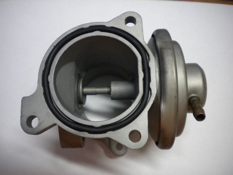 Valvola EGR 045129637A per motore 1.4 TDI Audi Volkswagen. Usata.