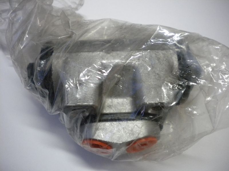 Cilindretto freno Hyundai CS-576 per H100. Posteriore sinistro. Nuovo.