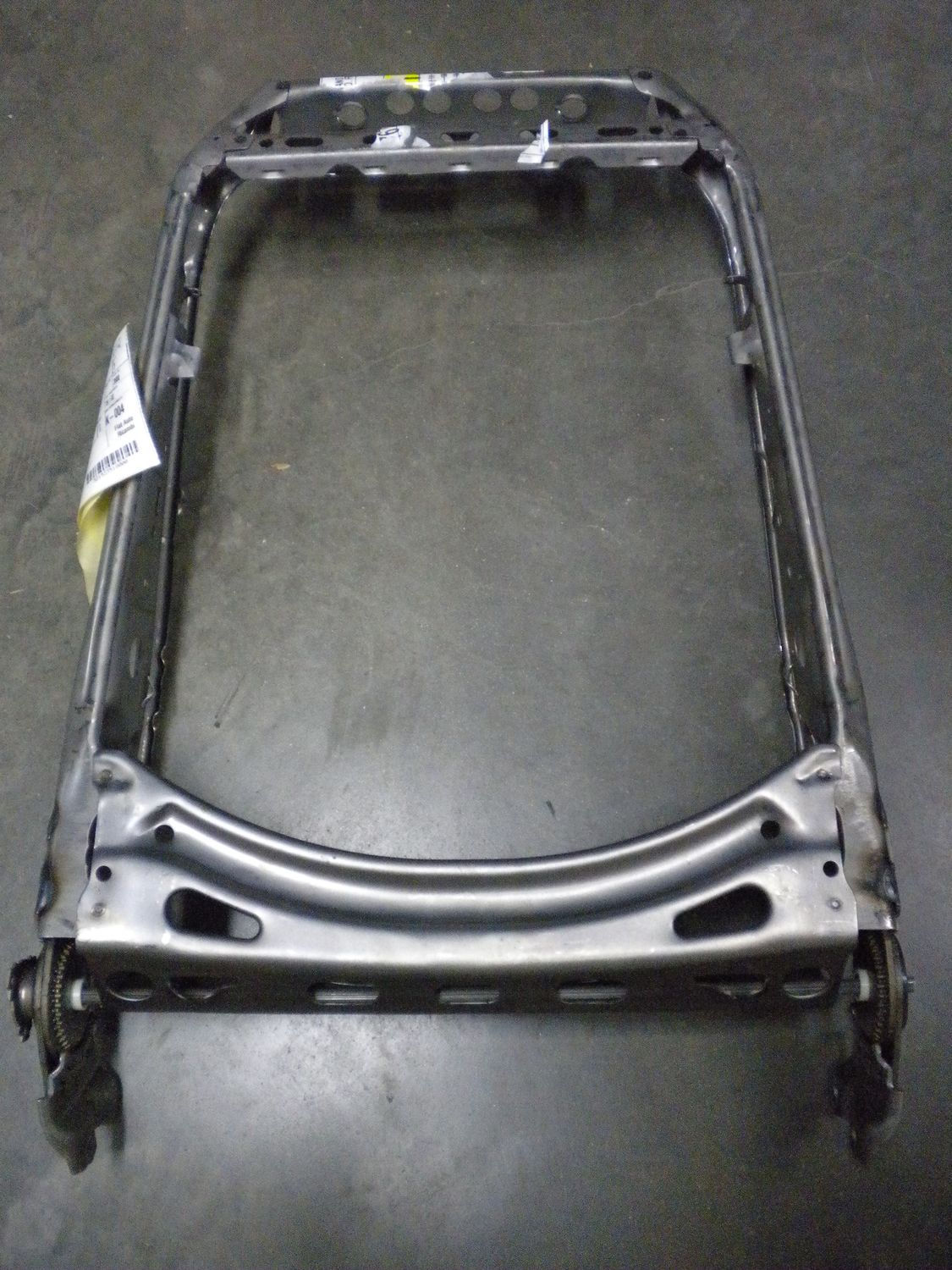 Sedile anteriore sinistro Alfa Romeo 147 intelaiatura schienale codice 51773169 ed intelaiatura seduta codice 51773172. Nuovo. Sedile anteriore sinistro Alfa Romeo 147 intelaiatura schienale codice 51773169 ed intelaiatura seduta codice 51773172. Nuovo.