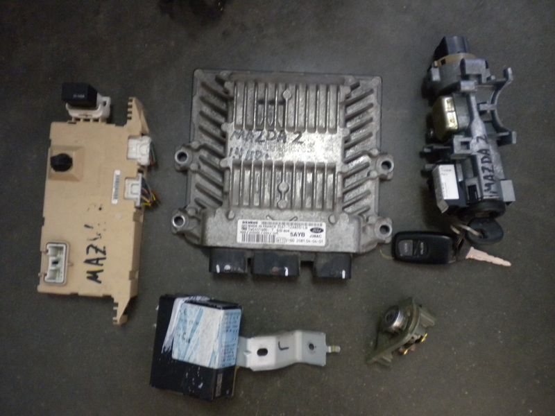 Centralina motore Siemens 5WS40140D-T 5AYB J38AC SID 804 per Mazda 2 1.4 TD 2005 con chiave. Usata.