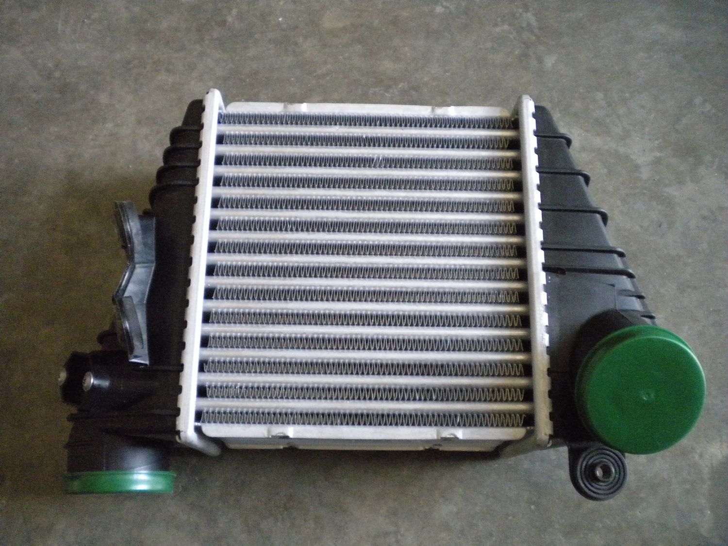 Intercooler originale Volkswagen Audi codice oem 1J0145803G marca Valeo Intercooler originale Volkswagen Audi codice oem 1J0145803G marca Valeo