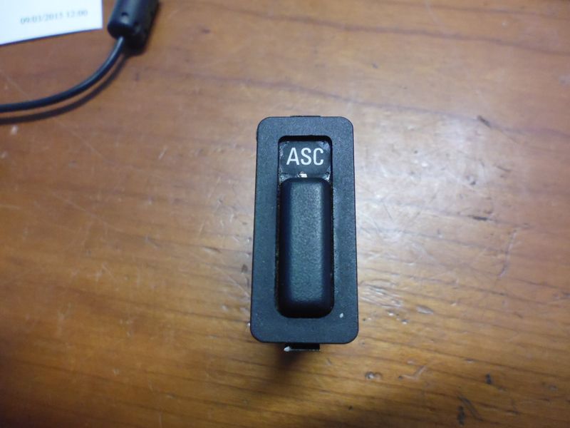 Interruttore attivazione ASC per BMW 320i E36 codice 1390806, usato.