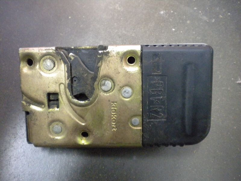 Serratura porta anteriore destra Fiat Ulysse 2.100 TD del 1996. Usata.