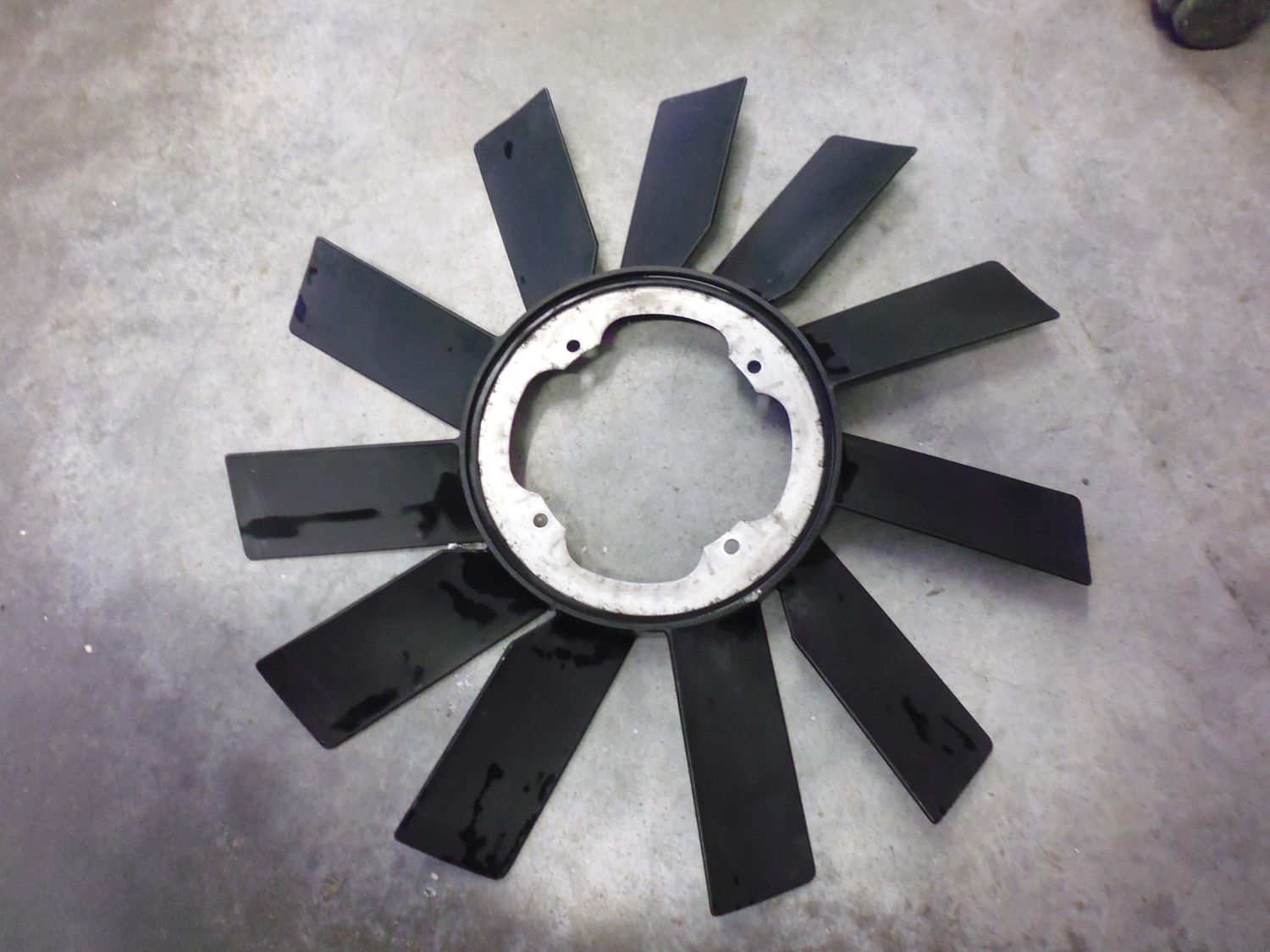 Ventola radiatore motore 17233639 per BMW.