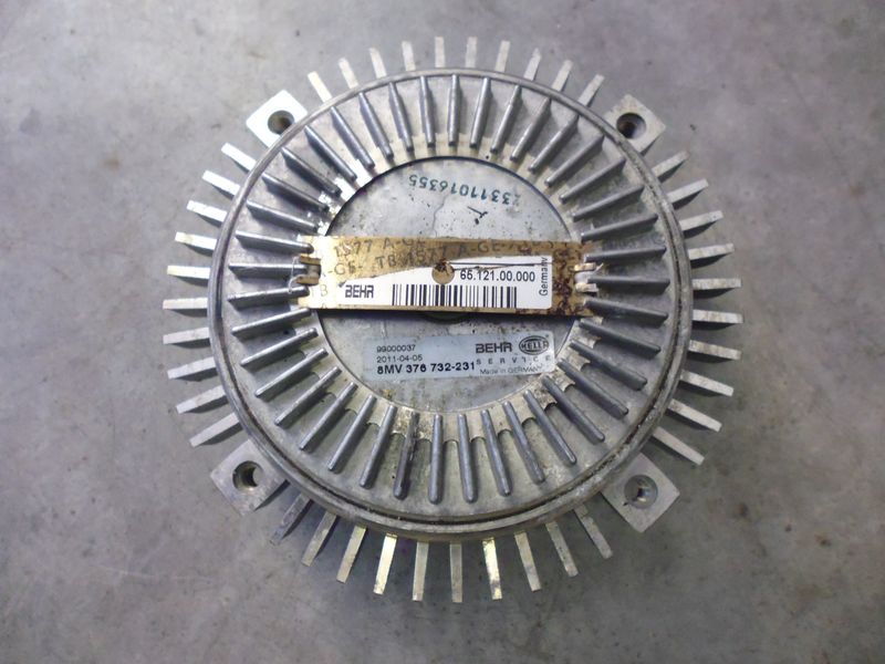 Giunto viscostatico BEHR 8MV376732231 per BMW.