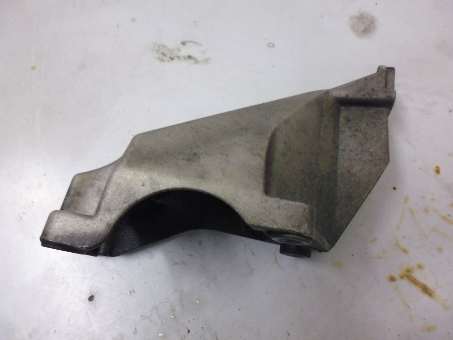 Supporto motore sinistro 8E0199307A per Audi 1.9 TDI.