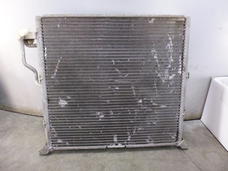 Radiatore, condensatore aria condizionata BMW 320i E36 usato.