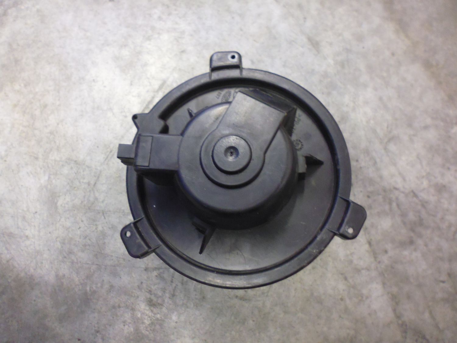 Ventola riscaldamento interno Magneti Marelli per Lancia Ypsilon del 2001.