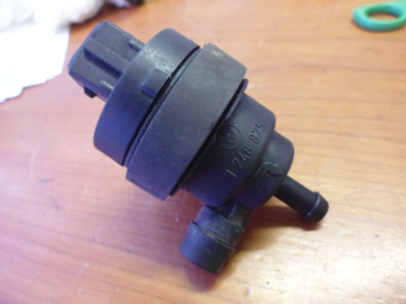 Valvola solenoide, canister per BMW E36 usata.