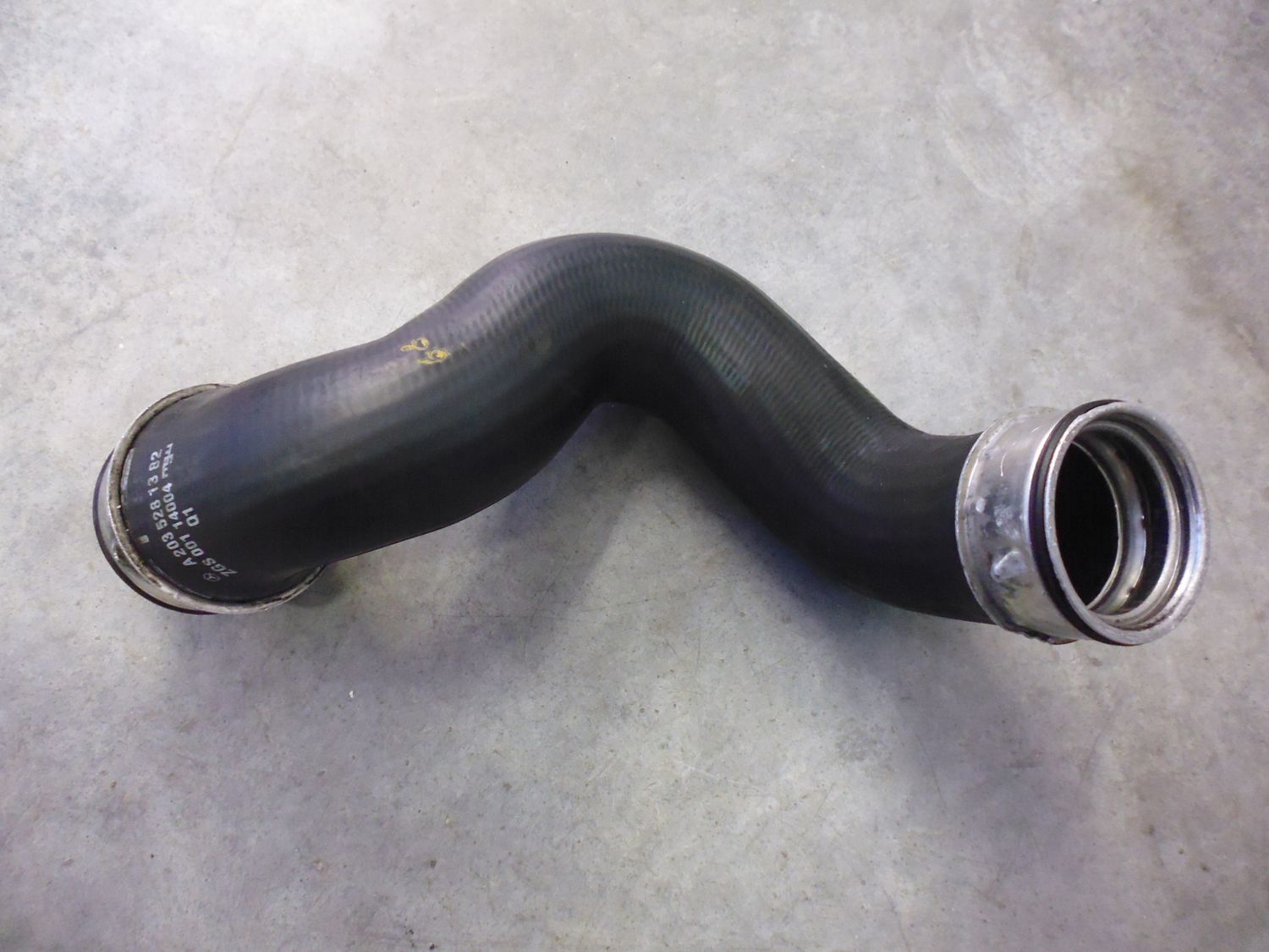 Manicotto intercooler Mrecedes E270 CDI codice A2035281382. Manicotto intercooler Mrecedes E270 CDI codice A2035281382.
