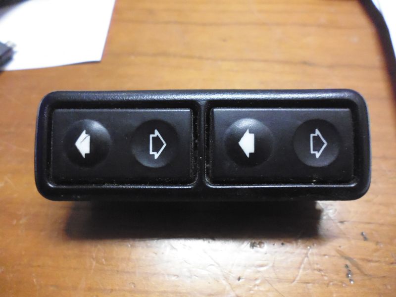 Pulsanti alzavetro lato destro per BMW 320i E36, usati.
