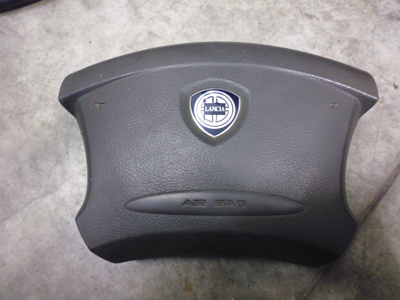 Airbag volante per lancia Ypsilon del 2001.