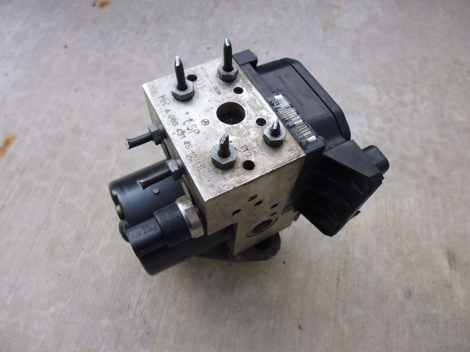 Pompa ABS con centralina Bosch 0265202412 per Mercedes A170 CDI usata.