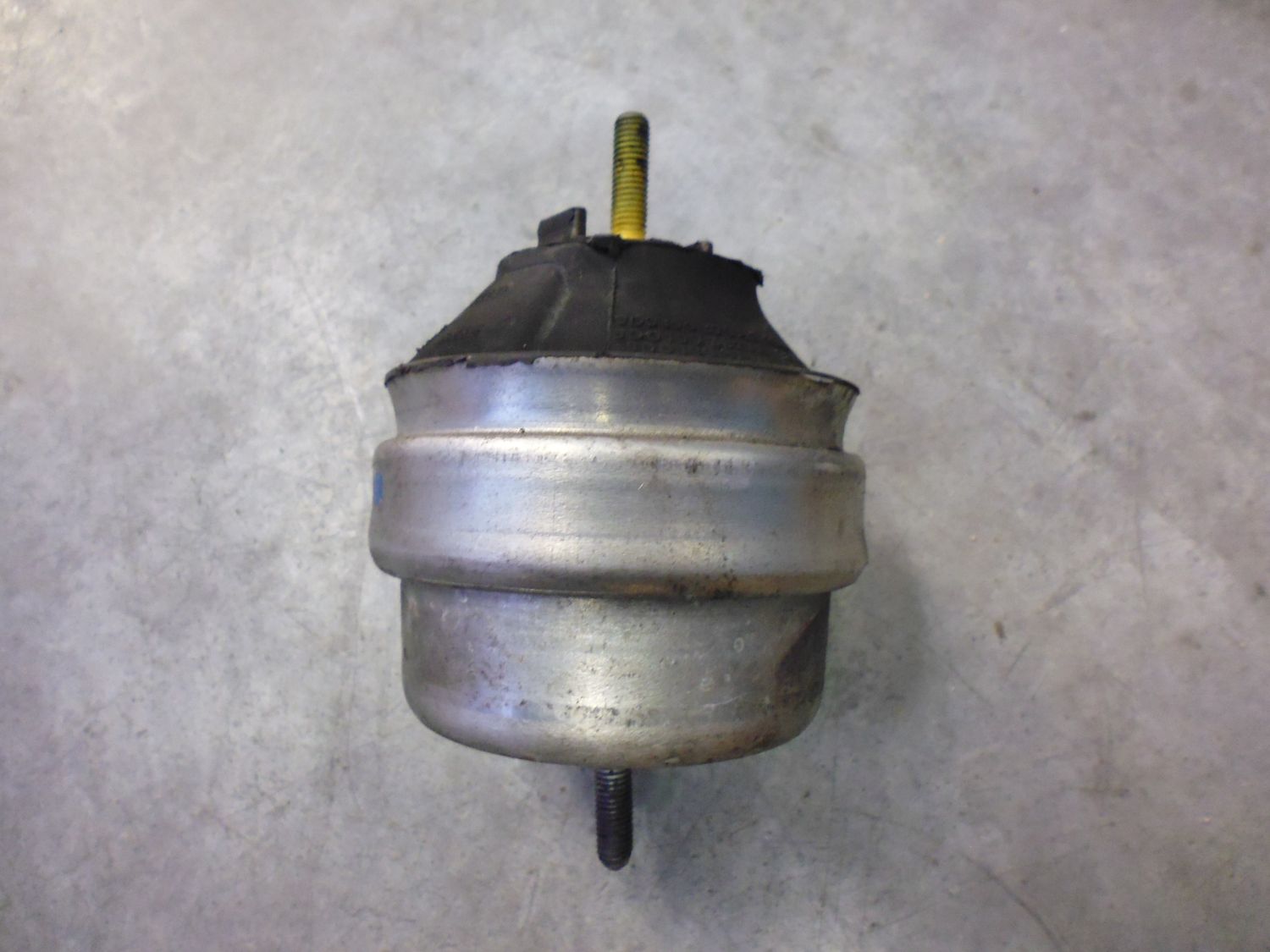 Supporto motore Audi 1.9 TDI codice 8D0199382AE.