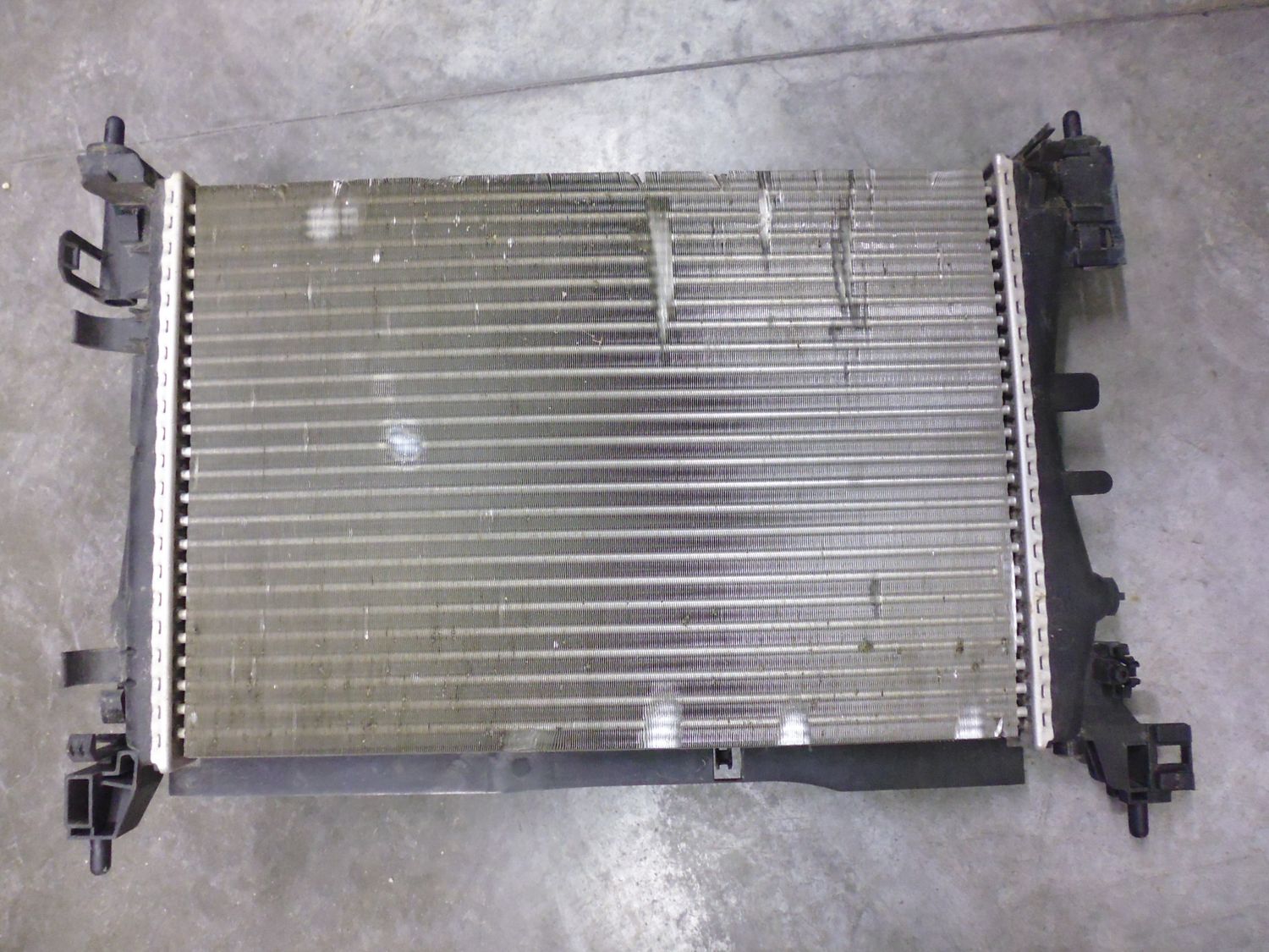 Radiatore raffreddamento motore Fiat Grande Punto 1.2 8V del 2009.