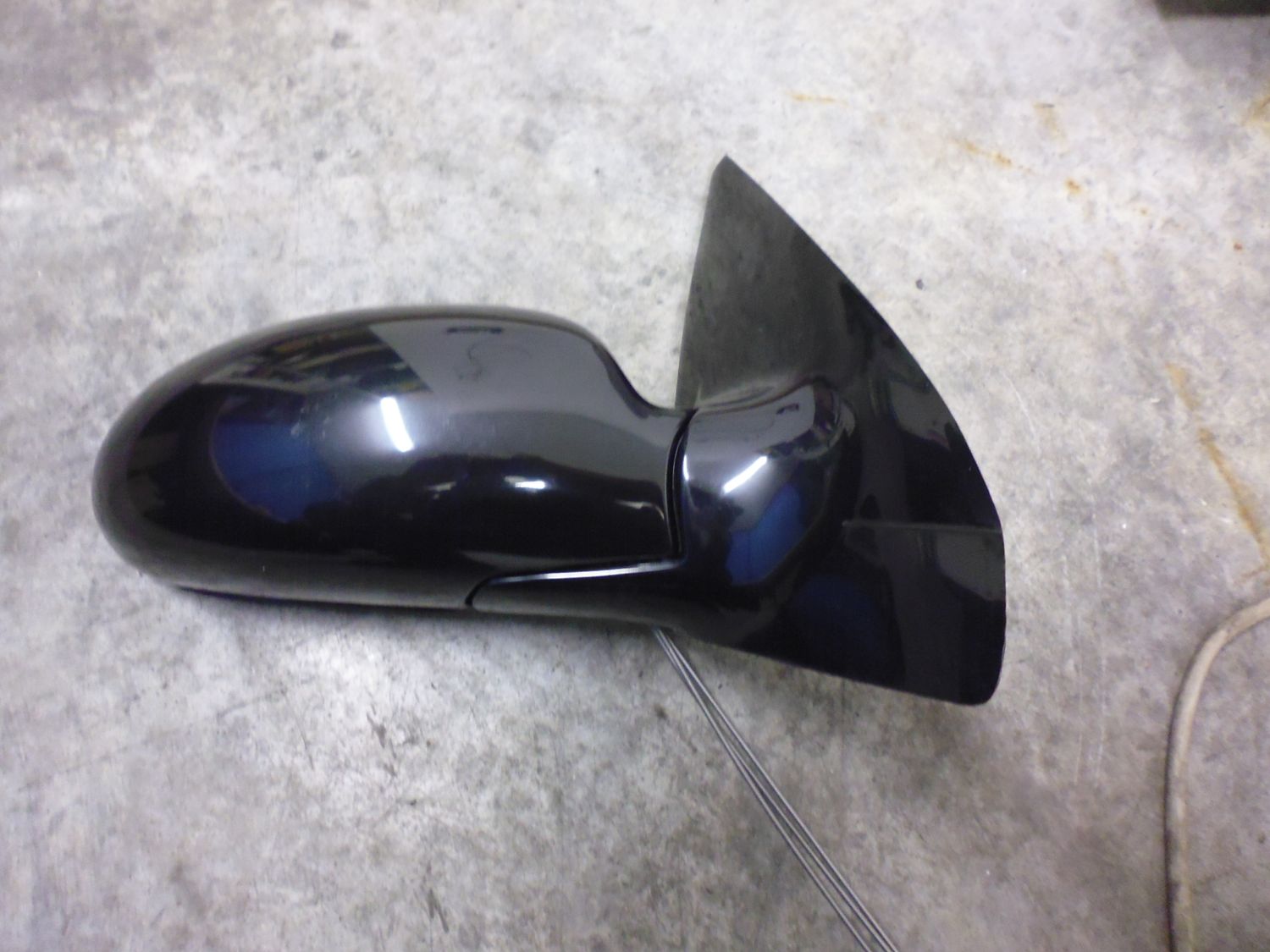 Specchietto retrovisore destro per Ford Focus con regolazione mauale. Specchietto retrovisore destro per Ford Focus con regolazione mauale.