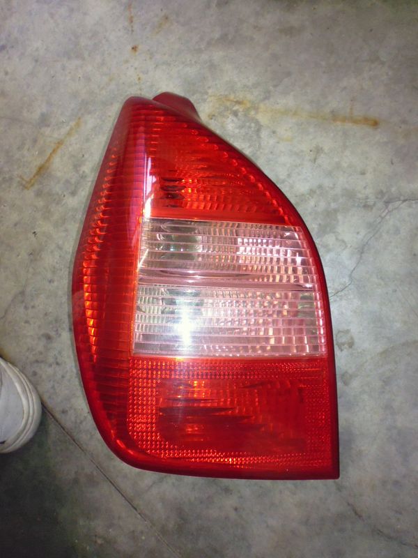 Faro fanale posteriore sinistro per Citroen C2 del 2004, usato.