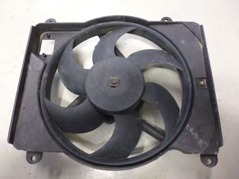Elettroventola radiatore 78519347 per Lancia Y e Fiat Punto, usata.