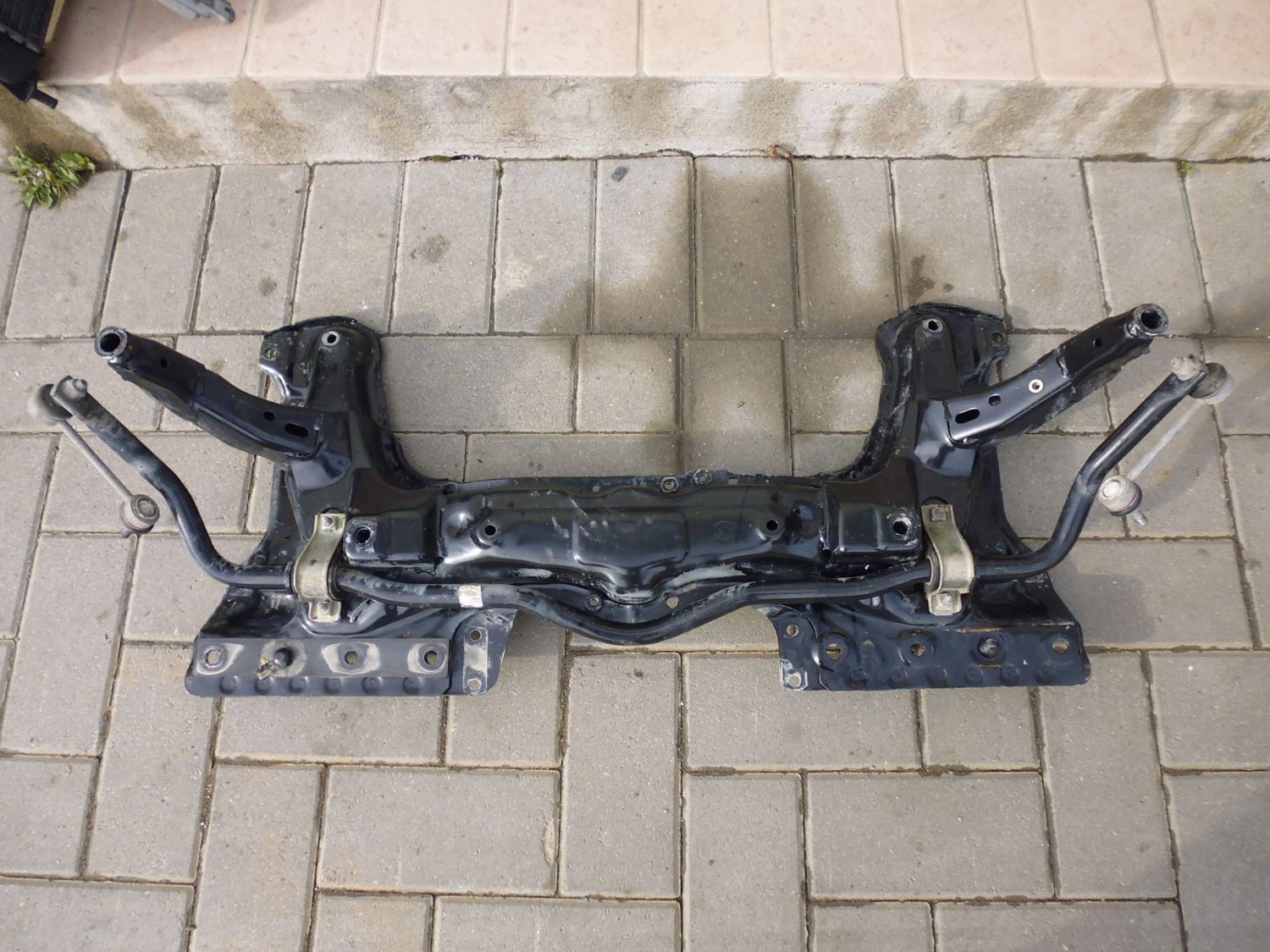 Culla motore assale anteriore per Alfa Romeo 147 1.9 JTD, usata.