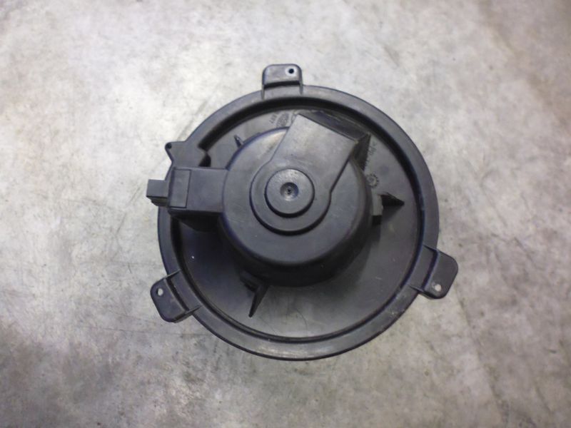 Ventola riscaldamento interno Magneti Marelli per Lancia Ypsilon del 2001.