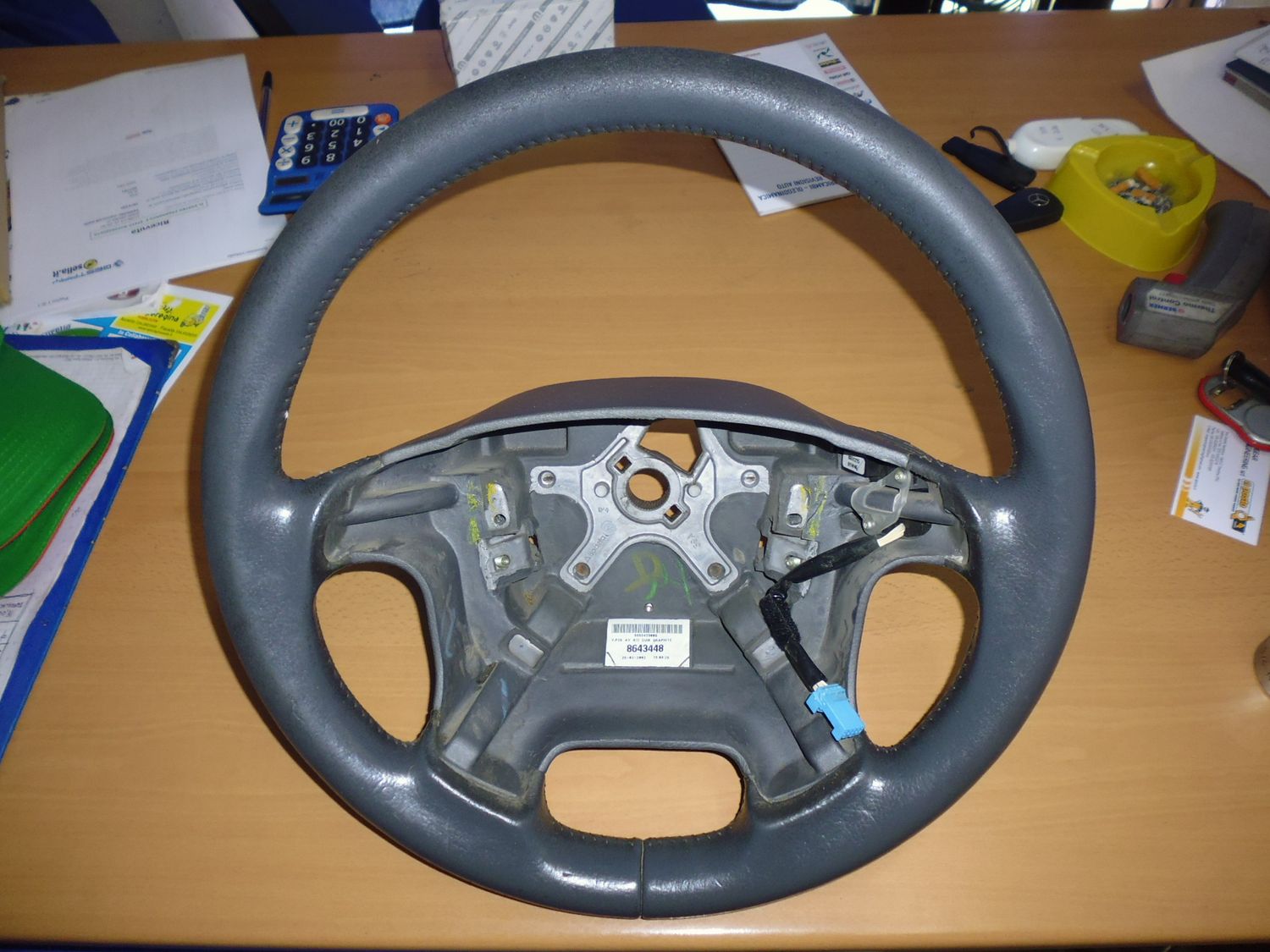 Volante Volvo V70 D5 del 2002 usato.
