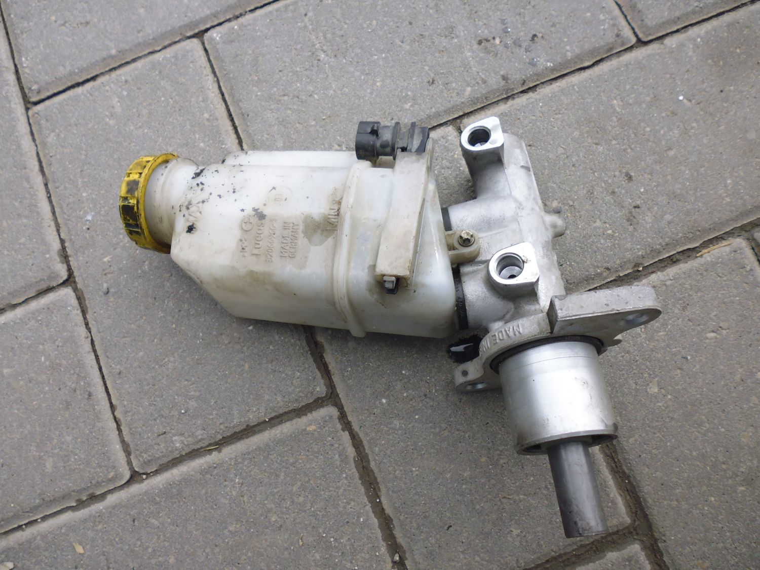 Pompa freni Lucas 32540 con serbatoio per Alfa Romeo 147 1.9 JTD, usata.