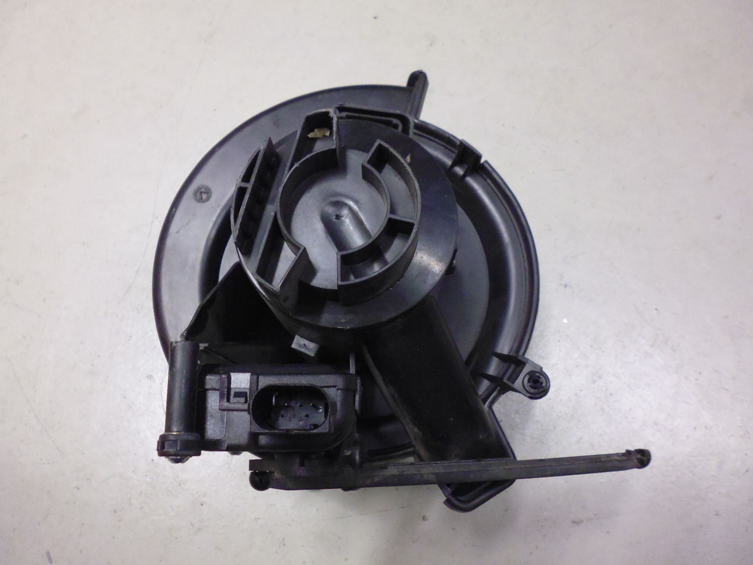 Ventola riscaldamento interno Behr 04322 per Opel Astra G, usata.