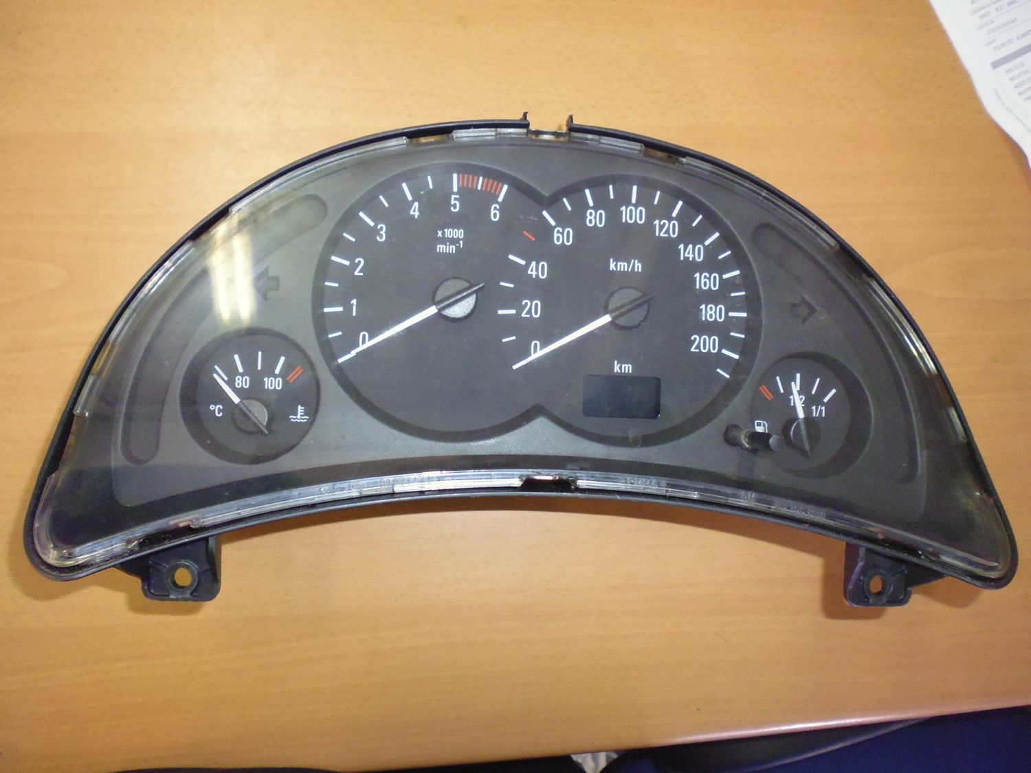 Quadro strumenti per Opel Corsa C 1.7 DTI codici 88311302 110008988003 09166808FB, usato.