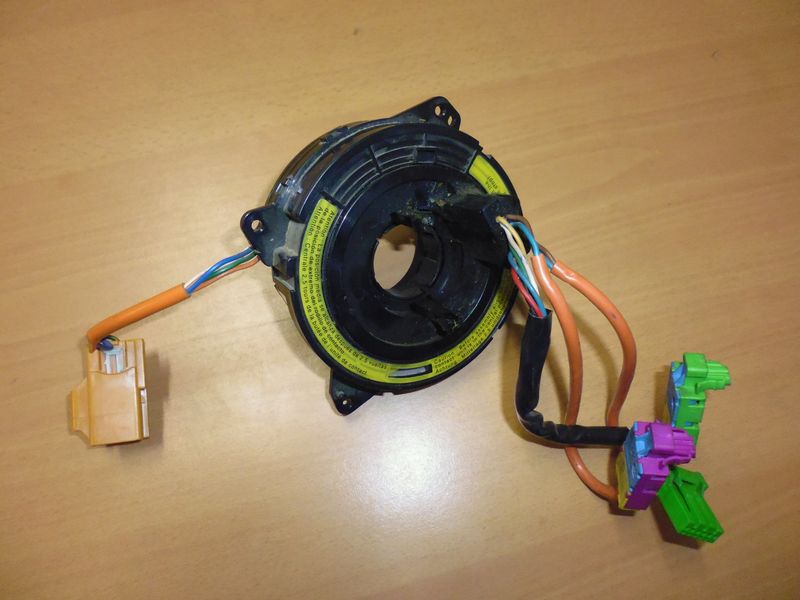 Contatto spiralato per Volvo V70 D5 del 2002, usato.