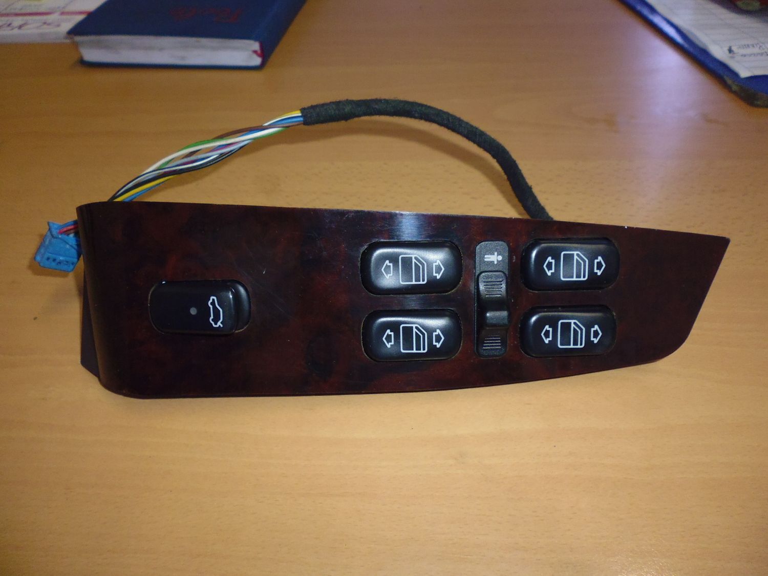 Pulsantiera comando alzavetro per Mercedes S320 W220 usata.